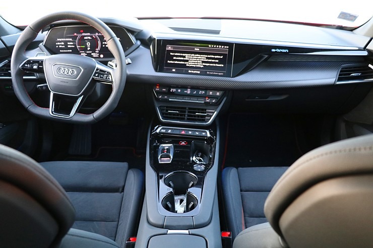 Travelnews.lv ar jaudīgo un elektrisko «Audi e-tron GT» apceļo Latviju 322771