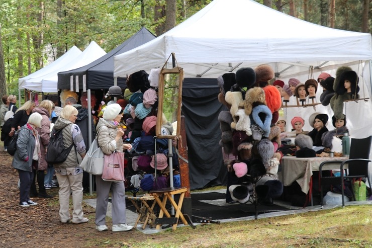 «Mūsdienu amatniecības tirgus 2022» pulcējas tekstilnieki Latvijas Etnogrāfiskajā brīvdabas muzejā «Mūsdienu amatniecības tirgus 2022» pulcējas tekstilnieki Latvijas Etnogrāfiskajā brīvdabas muzejā 323093