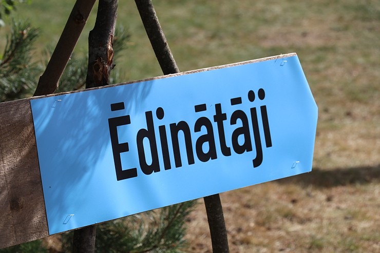 «Mūsdienu amatniecības tirgus 2022» dalībnieki un viesi izbauda ēdienus svaigā gaisā 323203