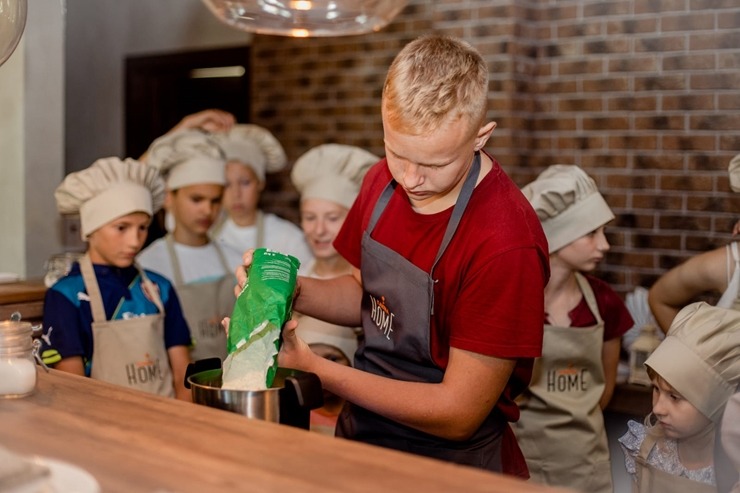 Krāslavas novada svinību un atpūtas vieta «Karina Home» rīko bērnu kulinārijas meistarklasi. Foto: Veronika Lokotko Krāslavas novada svinību un atpūtas vieta «Karina Home» rīko bērnu kulinārijas meistarklasi. Foto: Veronika Lokotko 323402