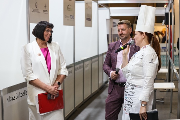 «Pavāru klubs» pārtikas izstādē «Riga Food» iepazīstina apmeklētājus ar jaunām garšām un to meistariem. Foto: Chef.lv «Pavāru klubs» pārtikas izstādē «Riga Food» iepazīstina apmeklētājus ar jaunām garšām un to meistariem. Foto: Chef.lv 323585