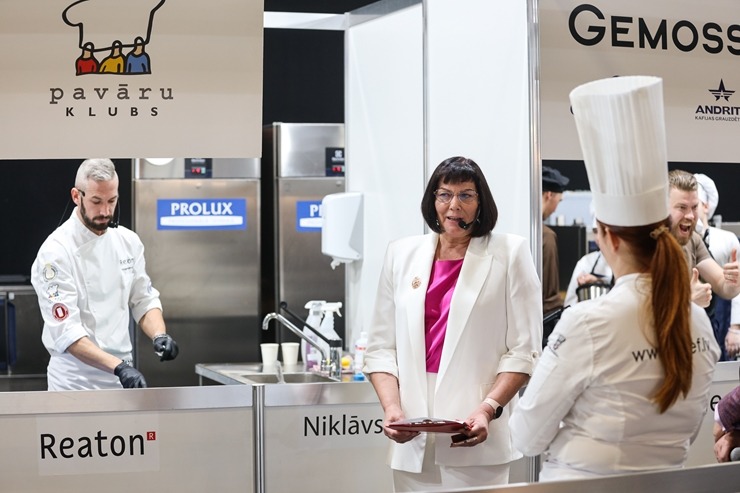 «Pavāru klubs» pārtikas izstādē «Riga Food» iepazīstina apmeklētājus ar jaunām garšām un to meistariem. Foto: Chef.lv «Pavāru klubs» pārtikas izstādē «Riga Food» iepazīstina apmeklētājus ar jaunām garšām un to meistariem. Foto: Chef.lv 323586