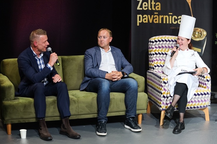 «Pavāru klubs» pārtikas izstādē «Riga Food» iepazīstina apmeklētājus ar jaunām garšām un to meistariem. Foto: Chef.lv «Pavāru klubs» pārtikas izstādē «Riga Food» iepazīstina apmeklētājus ar jaunām garšām un to meistariem. Foto: Chef.lv 323606