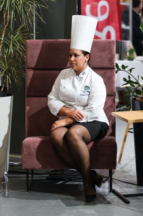 «Pavāru klubs» pārtikas izstādē «Riga Food» iepazīstina apmeklētājus ar jaunām garšām un to meistariem. Foto: Chef.lv «Pavāru klubs» pārtikas izstādē «Riga Food» iepazīstina apmeklētājus ar jaunām garšām un to meistariem. Foto: Chef.lv 323609