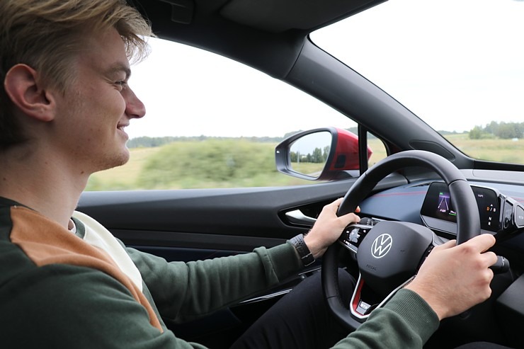 Ar «VW ID.5 GTX» apceļojam Siguldu, Turaidas restorānu «Tūrists» un Rīgas Zoodārzu 324041