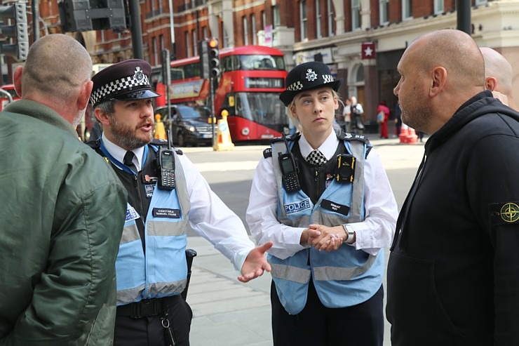 Travelnews.lv Londonā iepazīst demonstrācijas, izklaidi, baznīcas, kāzas un... 324688
