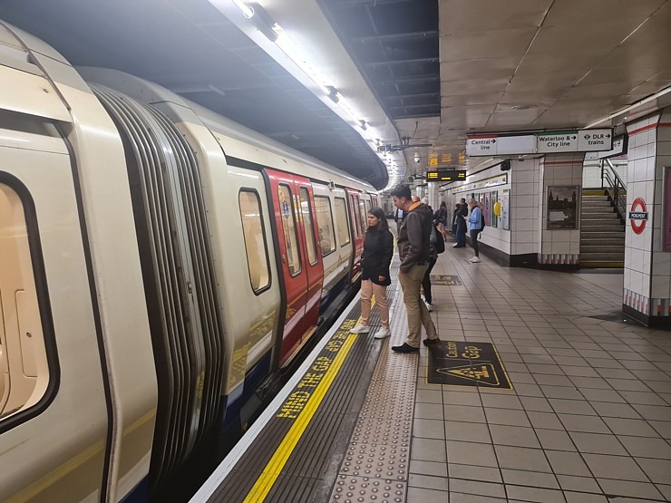 Travelnews.lv iepazīst Londonas transportu gaisā, Temzas upē un uz sliedēm 324763