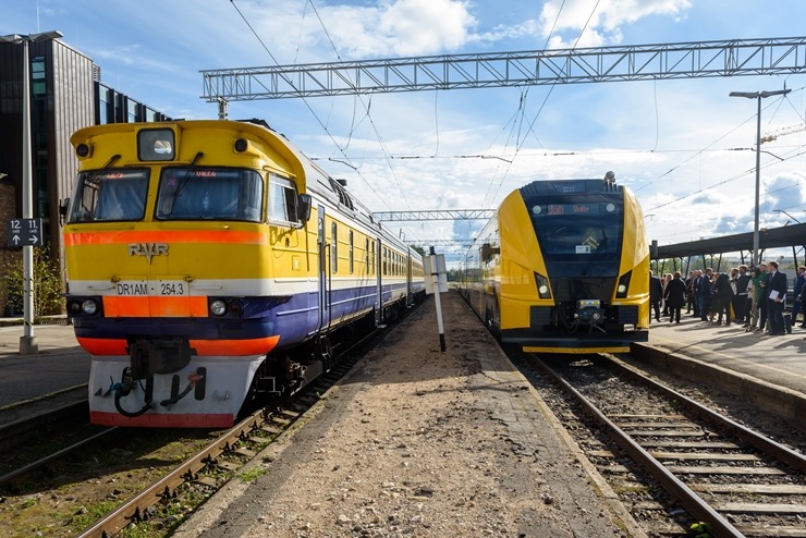 Latvijā atgādāts trešais jaunais elektrovilciens. Foto: pv.lv 325086