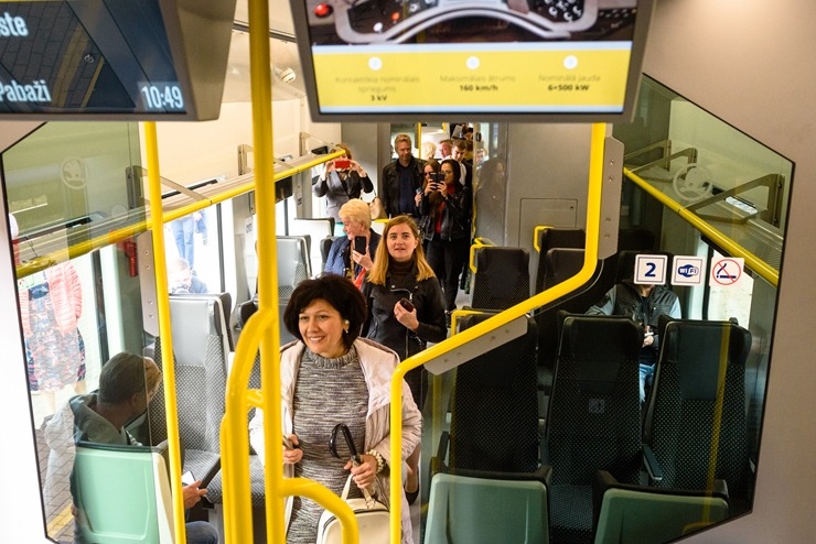 Latvijā atgādāts trešais jaunais elektrovilciens. Foto: pv.lv 325080