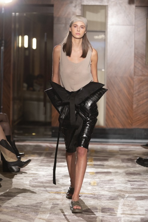 Rīgas modes nedēļā «Riga Fashion Week 2022» prezentējas «SZCZYGIEL» no Polijas. Foto: Mark Litvyakov Rīgas modes nedēļā «Riga Fashion Week 2022» prezentējas «SZCZYGIEL» no Polijas. Foto: Mark Litvyakov 325305