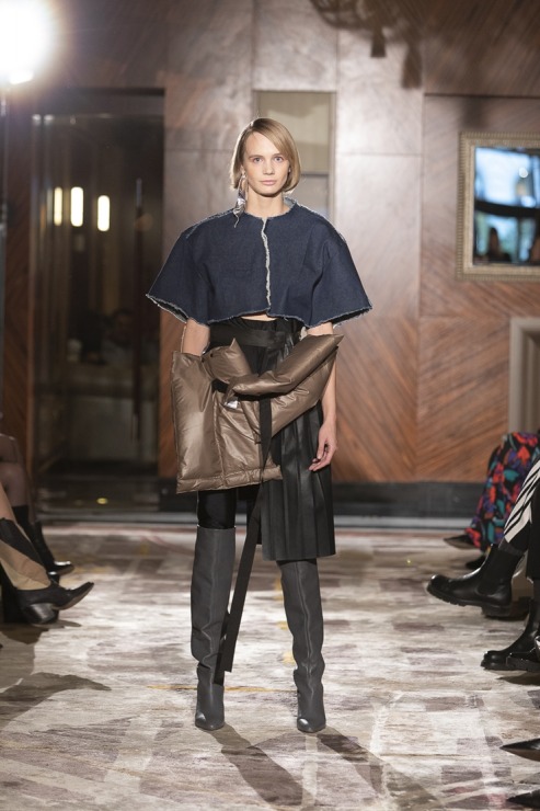 Rīgas modes nedēļā «Riga Fashion Week 2022» prezentējas «SZCZYGIEL» no Polijas. Foto: Mark Litvyakov Rīgas modes nedēļā «Riga Fashion Week 2022» prezentējas «SZCZYGIEL» no Polijas. Foto: Mark Litvyakov 325308