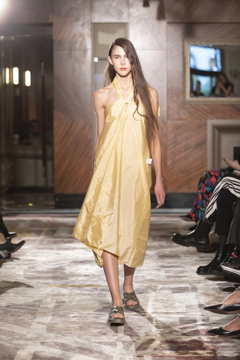 Rīgas modes nedēļā «Riga Fashion Week 2022» prezentējas «SZCZYGIEL» no Polijas. Foto: Mark Litvyakov Rīgas modes nedēļā «Riga Fashion Week 2022» prezentējas «SZCZYGIEL» no Polijas. Foto: Mark Litvyakov 325309