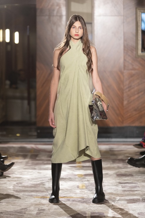 Rīgas modes nedēļā «Riga Fashion Week 2022» prezentējas «SZCZYGIEL» no Polijas. Foto: Mark Litvyakov Rīgas modes nedēļā «Riga Fashion Week 2022» prezentējas «SZCZYGIEL» no Polijas. Foto: Mark Litvyakov 325310