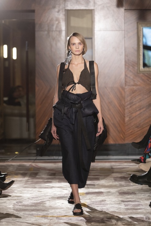 Rīgas modes nedēļā «Riga Fashion Week 2022» prezentējas «SZCZYGIEL» no Polijas. Foto: Mark Litvyakov Rīgas modes nedēļā «Riga Fashion Week 2022» prezentējas «SZCZYGIEL» no Polijas. Foto: Mark Litvyakov 325293