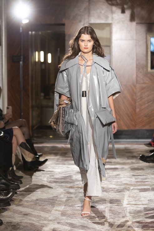 Rīgas modes nedēļā «Riga Fashion Week 2022» prezentējas «SZCZYGIEL» no Polijas. Foto: Mark Litvyakov Rīgas modes nedēļā «Riga Fashion Week 2022» prezentējas «SZCZYGIEL» no Polijas. Foto: Mark Litvyakov 325311