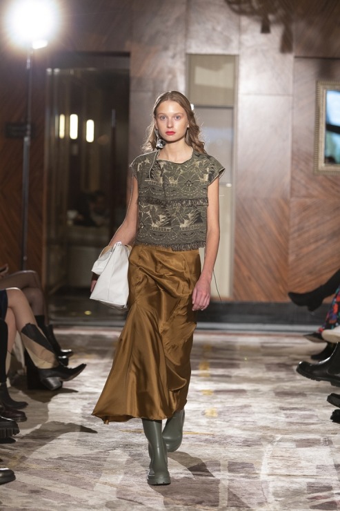 Rīgas modes nedēļā «Riga Fashion Week 2022» prezentējas «SZCZYGIEL» no Polijas. Foto: Mark Litvyakov Rīgas modes nedēļā «Riga Fashion Week 2022» prezentējas «SZCZYGIEL» no Polijas. Foto: Mark Litvyakov 325299