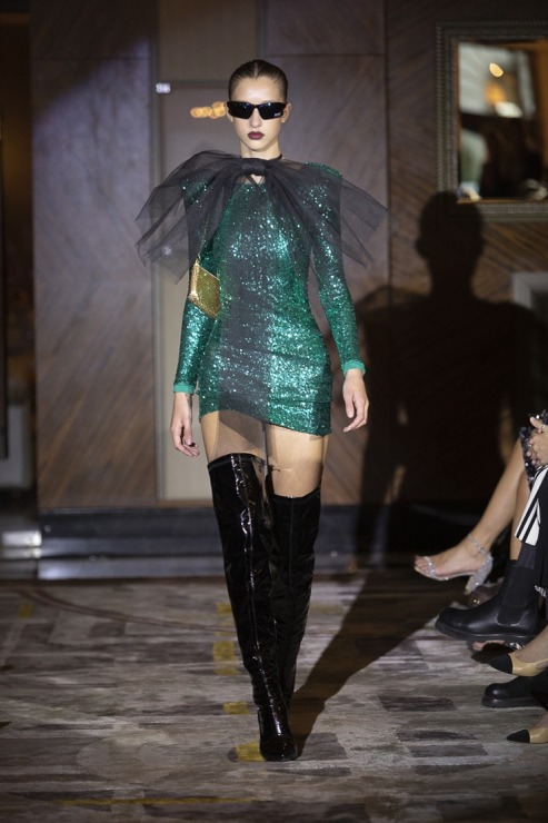Rīgas modes nedēļā «Riga Fashion Week 2022» prezentējas «VOLGA VINTAGE» un «QOOQOO» no Latvijas. Foto: Mark Litvyakov Rīgas modes nedēļā «Riga Fashion Week 2022» prezentējas «VOLGA VINTAGE» un «QOOQOO» no Latvijas. Foto: Mark Litvyakov 325359