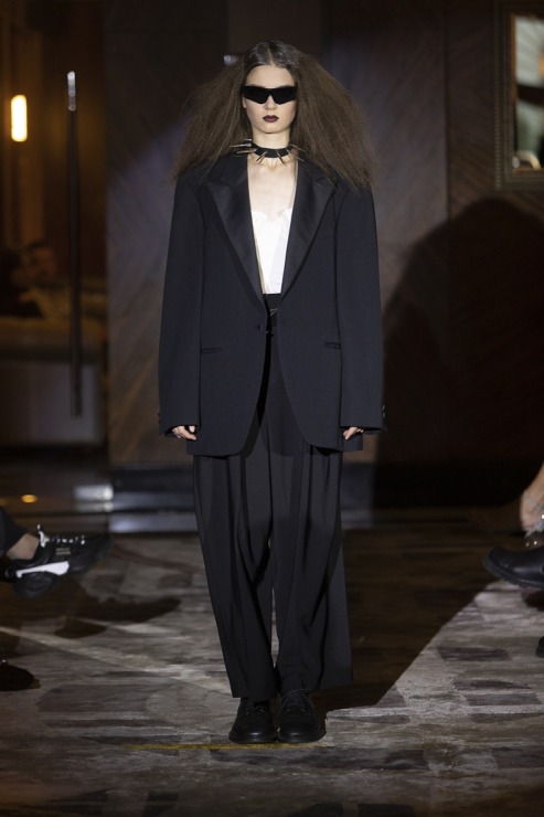 Rīgas modes nedēļā «Riga Fashion Week 2022» prezentējas «VOLGA VINTAGE» un «QOOQOO» no Latvijas. Foto: Mark Litvyakov Rīgas modes nedēļā «Riga Fashion Week 2022» prezentējas «VOLGA VINTAGE» un «QOOQOO» no Latvijas. Foto: Mark Litvyakov 325361