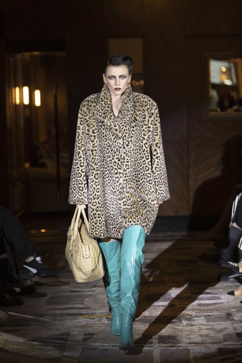 Rīgas modes nedēļā «Riga Fashion Week 2022» prezentējas «VOLGA VINTAGE» un «QOOQOO» no Latvijas. Foto: Mark Litvyakov Rīgas modes nedēļā «Riga Fashion Week 2022» prezentējas «VOLGA VINTAGE» un «QOOQOO» no Latvijas. Foto: Mark Litvyakov 325362