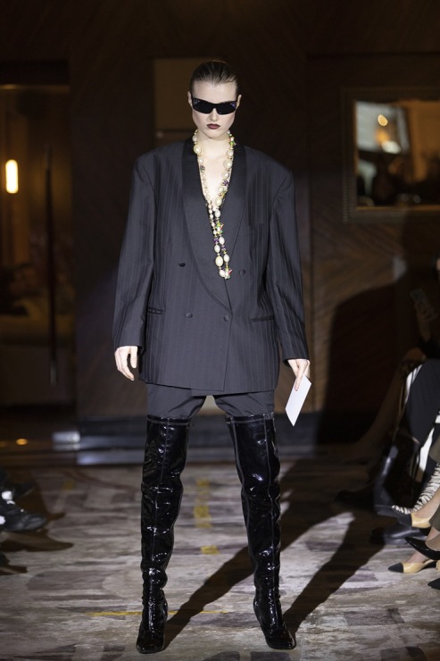 Rīgas modes nedēļā «Riga Fashion Week 2022» prezentējas «VOLGA VINTAGE» un «QOOQOO» no Latvijas. Foto: Mark Litvyakov Rīgas modes nedēļā «Riga Fashion Week 2022» prezentējas «VOLGA VINTAGE» un «QOOQOO» no Latvijas. Foto: Mark Litvyakov 325364