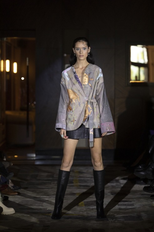 Rīgas modes nedēļā «Riga Fashion Week 2022» prezentējas «VOLGA VINTAGE» un «QOOQOO» no Latvijas. Foto: Mark Litvyakov Rīgas modes nedēļā «Riga Fashion Week 2022» prezentējas «VOLGA VINTAGE» un «QOOQOO» no Latvijas. Foto: Mark Litvyakov 325365