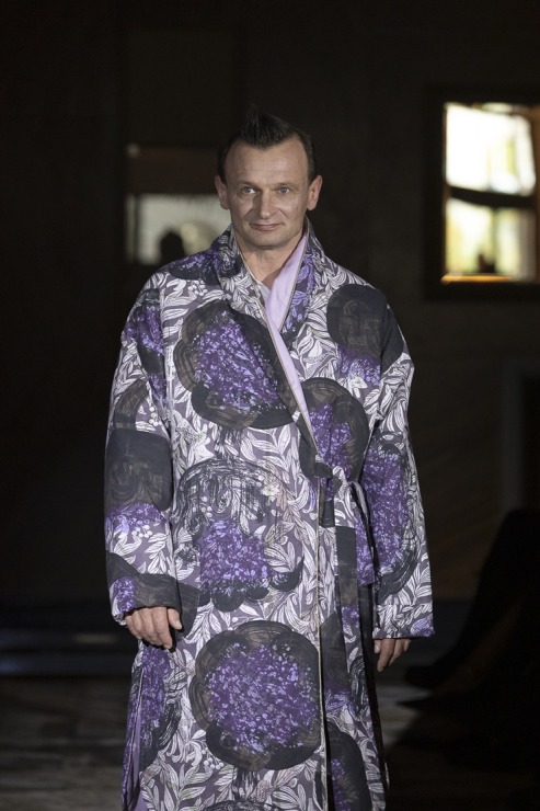 Rīgas modes nedēļā «Riga Fashion Week 2022» prezentējas «VOLGA VINTAGE» un «QOOQOO» no Latvijas. Foto: Mark Litvyakov Rīgas modes nedēļā «Riga Fashion Week 2022» prezentējas «VOLGA VINTAGE» un «QOOQOO» no Latvijas. Foto: Mark Litvyakov 325366