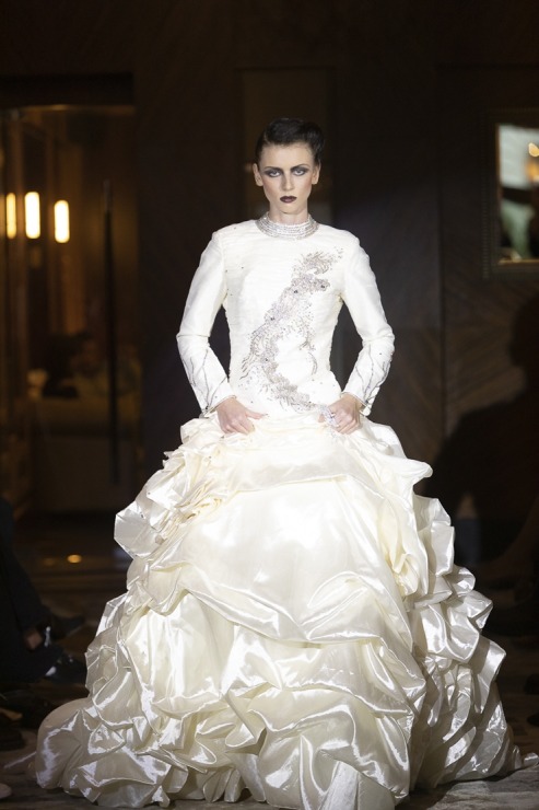 Rīgas modes nedēļā «Riga Fashion Week 2022» prezentējas «VOLGA VINTAGE» un «QOOQOO» no Latvijas. Foto: Mark Litvyakov Rīgas modes nedēļā «Riga Fashion Week 2022» prezentējas «VOLGA VINTAGE» un «QOOQOO» no Latvijas. Foto: Mark Litvyakov 325350
