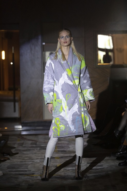 Rīgas modes nedēļā «Riga Fashion Week 2022» prezentējas «VOLGA VINTAGE» un «QOOQOO» no Latvijas. Foto: Mark Litvyakov Rīgas modes nedēļā «Riga Fashion Week 2022» prezentējas «VOLGA VINTAGE» un «QOOQOO» no Latvijas. Foto: Mark Litvyakov 325369