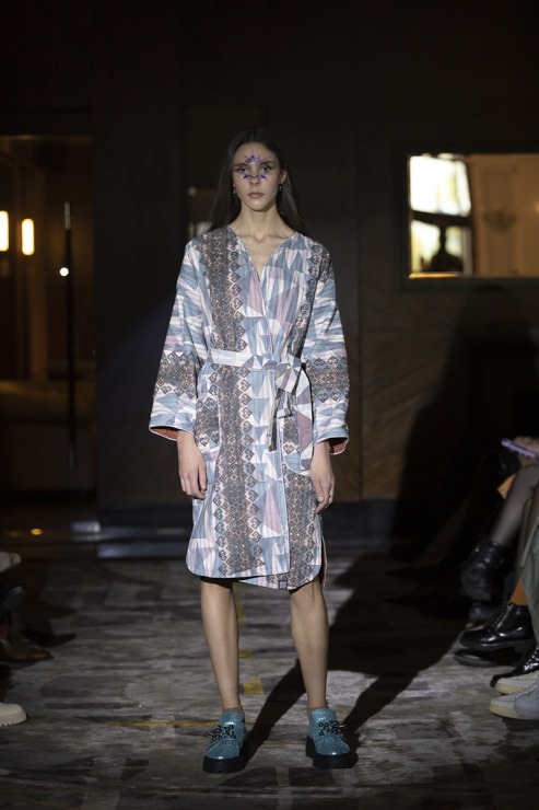 Rīgas modes nedēļā «Riga Fashion Week 2022» prezentējas «VOLGA VINTAGE» un «QOOQOO» no Latvijas. Foto: Mark Litvyakov Rīgas modes nedēļā «Riga Fashion Week 2022» prezentējas «VOLGA VINTAGE» un «QOOQOO» no Latvijas. Foto: Mark Litvyakov 325371