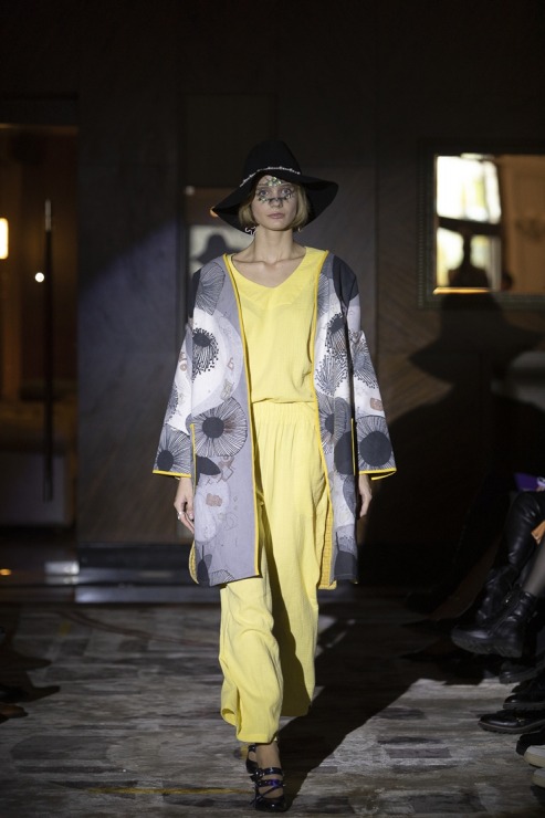 Rīgas modes nedēļā «Riga Fashion Week 2022» prezentējas «VOLGA VINTAGE» un «QOOQOO» no Latvijas. Foto: Mark Litvyakov Rīgas modes nedēļā «Riga Fashion Week 2022» prezentējas «VOLGA VINTAGE» un «QOOQOO» no Latvijas. Foto: Mark Litvyakov 325373