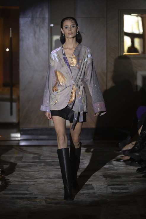 Rīgas modes nedēļā «Riga Fashion Week 2022» prezentējas «VOLGA VINTAGE» un «QOOQOO» no Latvijas. Foto: Mark Litvyakov Rīgas modes nedēļā «Riga Fashion Week 2022» prezentējas «VOLGA VINTAGE» un «QOOQOO» no Latvijas. Foto: Mark Litvyakov 325375