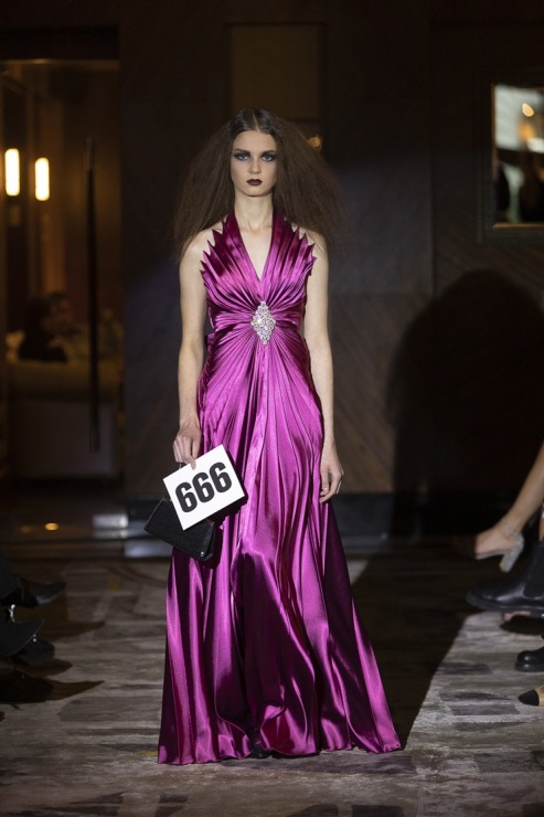 Rīgas modes nedēļā «Riga Fashion Week 2022» prezentējas «VOLGA VINTAGE» un «QOOQOO» no Latvijas. Foto: Mark Litvyakov Rīgas modes nedēļā «Riga Fashion Week 2022» prezentējas «VOLGA VINTAGE» un «QOOQOO» no Latvijas. Foto: Mark Litvyakov 325351