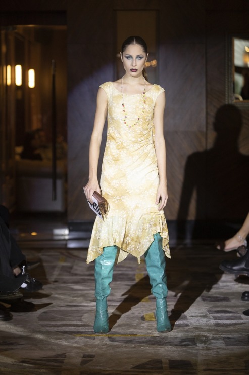 Rīgas modes nedēļā «Riga Fashion Week 2022» prezentējas «VOLGA VINTAGE» un «QOOQOO» no Latvijas. Foto: Mark Litvyakov Rīgas modes nedēļā «Riga Fashion Week 2022» prezentējas «VOLGA VINTAGE» un «QOOQOO» no Latvijas. Foto: Mark Litvyakov 325356