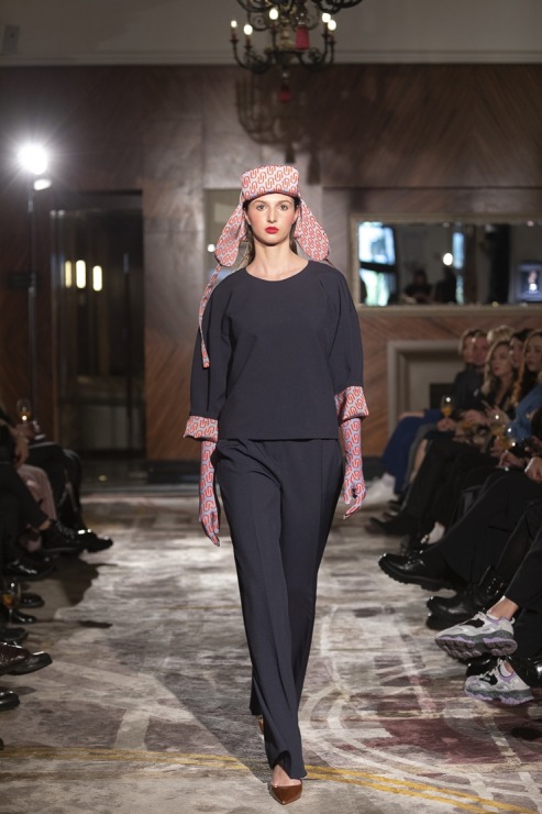 Rīgas modes nedēļā «Riga Fashion Week 2022» prezentējas «UNATTACHED» un «ONE WOLF» no Latvijas. Foto: Mark Litvyakov 325387