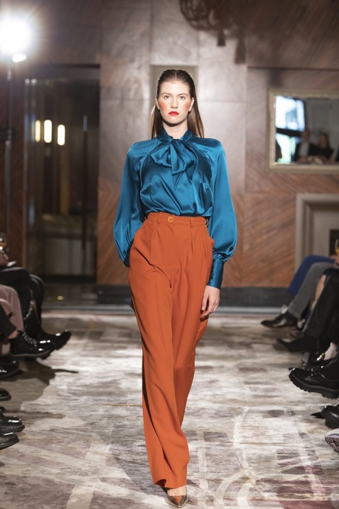 Rīgas modes nedēļā «Riga Fashion Week 2022» prezentējas «UNATTACHED» un «ONE WOLF» no Latvijas. Foto: Mark Litvyakov Rīgas modes nedēļā «Riga Fashion Week 2022» prezentējas «UNATTACHED» un «ONE WOLF» no Latvijas. Foto: Mark Litvyakov 325402