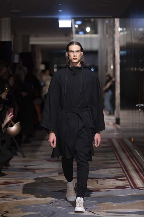 Rīgas modes nedēļā «Riga Fashion Week 2022» prezentējas «UNATTACHED» un «ONE WOLF» no Latvijas. Foto: Mark Litvyakov Rīgas modes nedēļā «Riga Fashion Week 2022» prezentējas «UNATTACHED» un «ONE WOLF» no Latvijas. Foto: Mark Litvyakov 325405