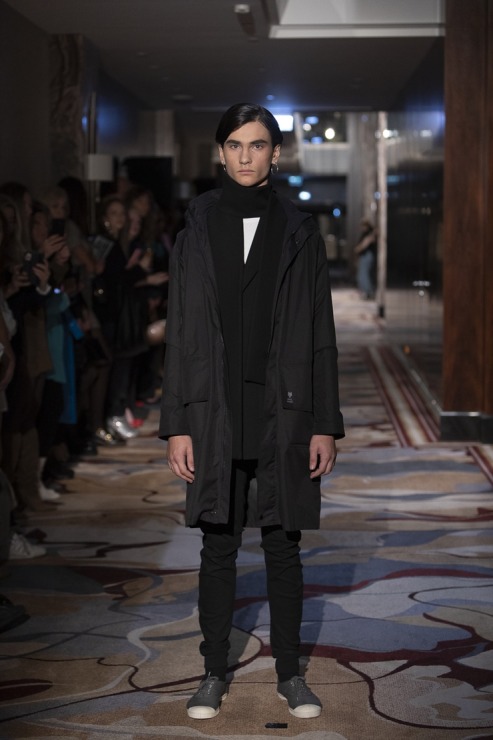 Rīgas modes nedēļā «Riga Fashion Week 2022» prezentējas «UNATTACHED» un «ONE WOLF» no Latvijas. Foto: Mark Litvyakov Rīgas modes nedēļā «Riga Fashion Week 2022» prezentējas «UNATTACHED» un «ONE WOLF» no Latvijas. Foto: Mark Litvyakov 325406