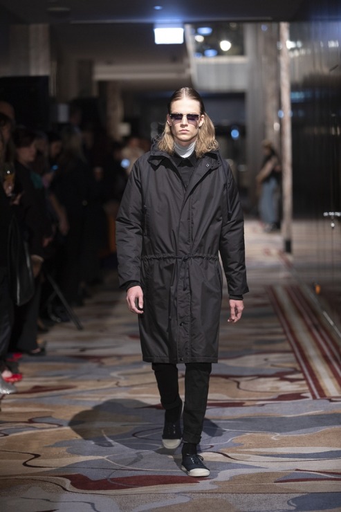 Rīgas modes nedēļā «Riga Fashion Week 2022» prezentējas «UNATTACHED» un «ONE WOLF» no Latvijas. Foto: Mark Litvyakov Rīgas modes nedēļā «Riga Fashion Week 2022» prezentējas «UNATTACHED» un «ONE WOLF» no Latvijas. Foto: Mark Litvyakov 325411