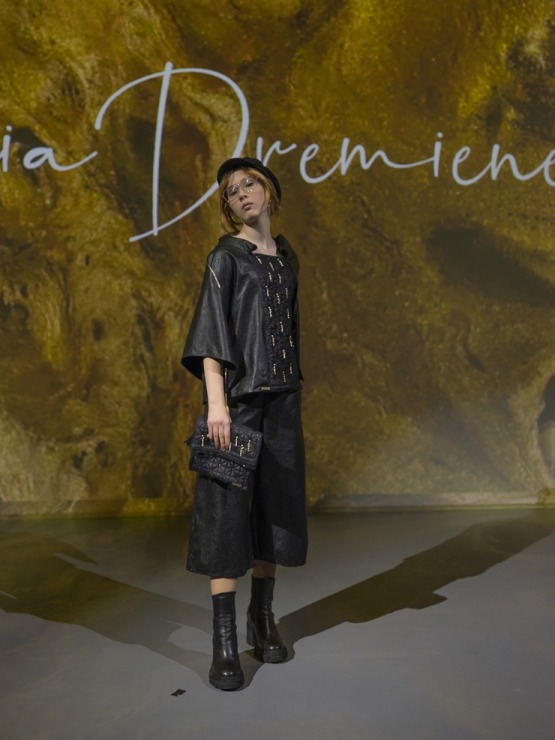 Rīgas modes nedēļā «Riga Fashion Week 2022» prezentējas «Julija Dremiene» no Lietuvas. Foto: Mark Litvyakov Rīgas modes nedēļā «Riga Fashion Week 2022» prezentējas «Julija Dremiene» no Lietuvas. Foto: Mark Litvyakov 325477