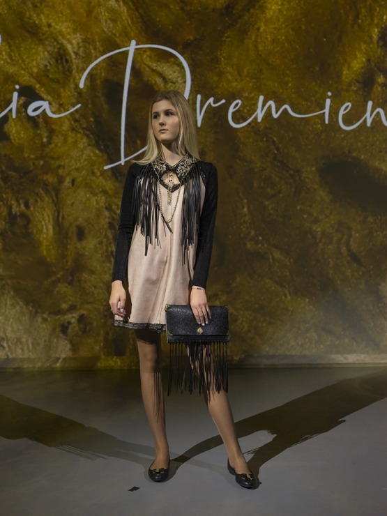 Rīgas modes nedēļā «Riga Fashion Week 2022» prezentējas «Julija Dremiene» no Lietuvas. Foto: Mark Litvyakov Rīgas modes nedēļā «Riga Fashion Week 2022» prezentējas «Julija Dremiene» no Lietuvas. Foto: Mark Litvyakov 325480