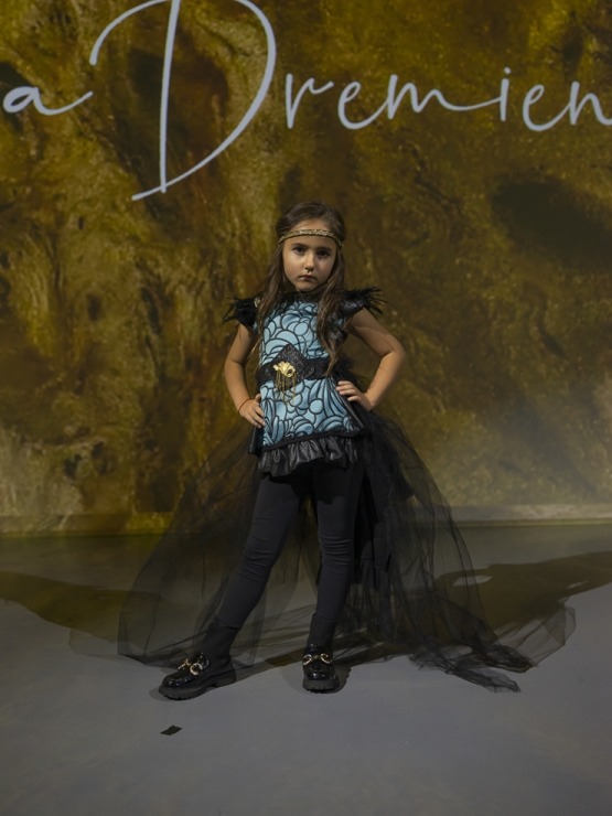 Rīgas modes nedēļā «Riga Fashion Week 2022» prezentējas «Julija Dremiene» no Lietuvas. Foto: Mark Litvyakov Rīgas modes nedēļā «Riga Fashion Week 2022» prezentējas «Julija Dremiene» no Lietuvas. Foto: Mark Litvyakov 325471