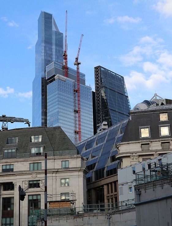 Travelnews.lv iepazīst augstceltnes un ielas ainavas Londonas tilta tuvumā 325589