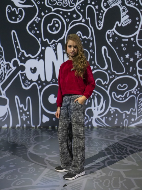 Rīgas modes nedēļā «Riga Fashion Week 2022» prezentējas «Rock & Mouse» no Latvijas. Foto: Mark Litvyakov Rīgas modes nedēļā «Riga Fashion Week 2022» prezentējas «Rock & Mouse» no Latvijas. Foto: Mark Litvyakov 325618