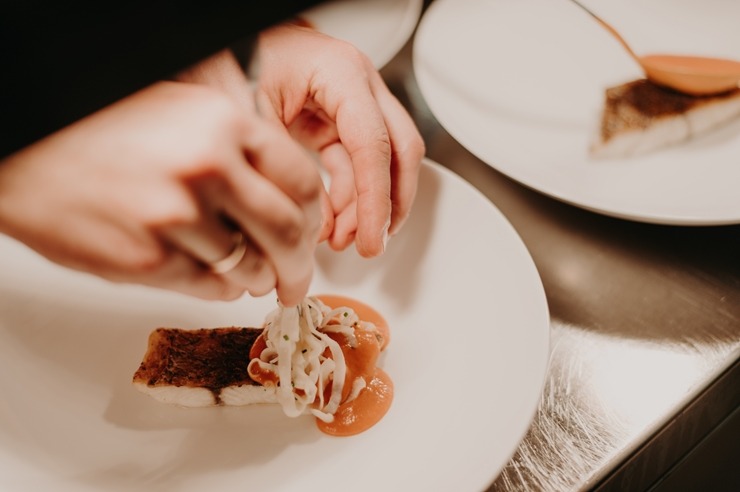 «Grand Hotel Kempinski Riga» atzīmē 5 gadu jubileju restorānā «Stage 22» ar Michelin līmeņa ēdieniem «Grand Hotel Kempinski Riga» atzīmē 5 gadu jubileju restorānā «Stage 22» ar Michelin līmeņa ēdieniem 325785