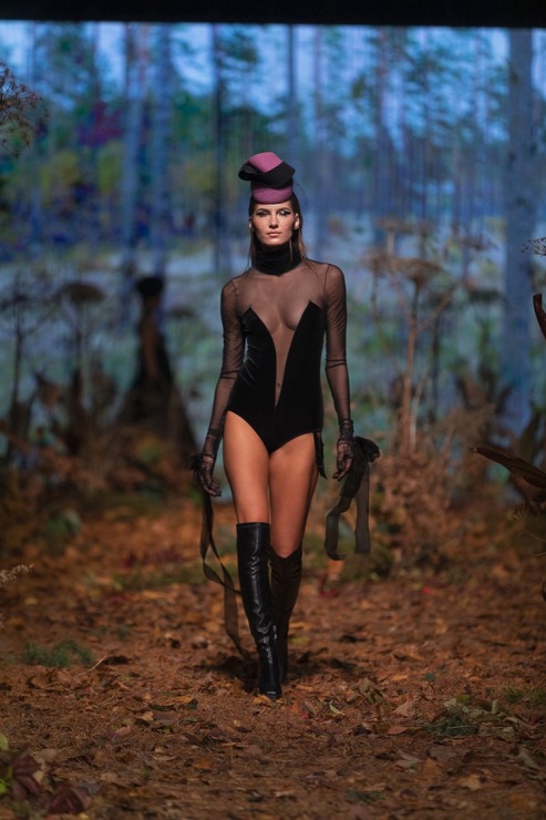 Rīgas modes nedēļā «Riga Fashion Week 2022» prezentējas «Amoralle» no Latvijas . Foto: Mark Litvyakov Rīgas modes nedēļā «Riga Fashion Week 2022» prezentējas «Amoralle» no Latvijas . Foto: Mark Litvyakov 325837