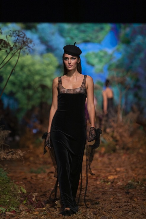 Rīgas modes nedēļā «Riga Fashion Week 2022» prezentējas «Amoralle» no Latvijas . Foto: Mark Litvyakov Rīgas modes nedēļā «Riga Fashion Week 2022» prezentējas «Amoralle» no Latvijas . Foto: Mark Litvyakov 325841