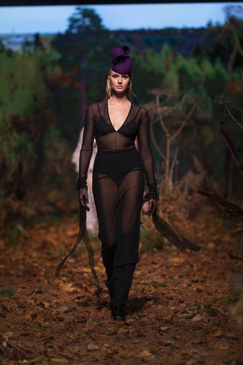 Rīgas modes nedēļā «Riga Fashion Week 2022» prezentējas «Amoralle» no Latvijas . Foto: Mark Litvyakov Rīgas modes nedēļā «Riga Fashion Week 2022» prezentējas «Amoralle» no Latvijas . Foto: Mark Litvyakov 325853