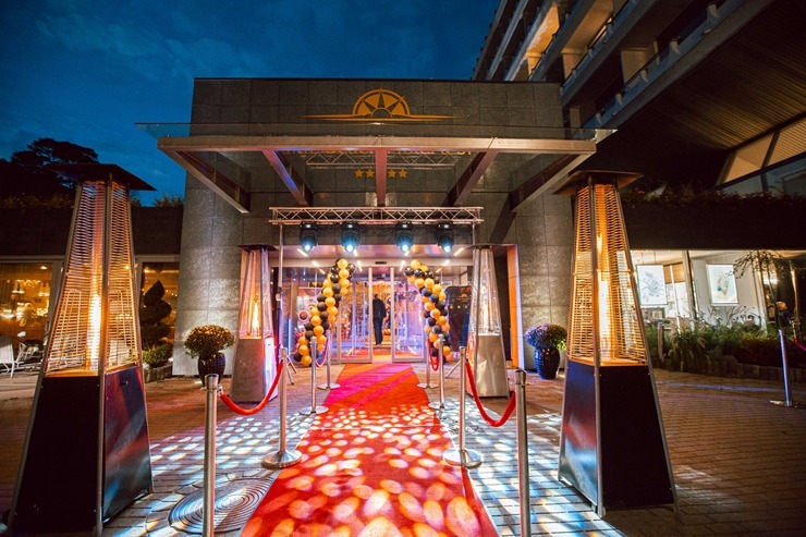 Jūrmalas 5 zvaigžņu viesnīca «Baltic Beach Hotell» rīko tradicionālo pasākumu «Sunny Night 2022». Foto: Artis Veigurs Jūrmalas 5 zvaigžņu viesnīca «Baltic Beach Hotell» rīko tradicionālo pasākumu «Sunny Night 2022». Foto: Artis Veigurs 325933