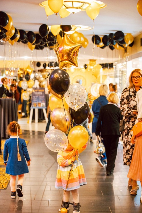 Jūrmalas 5 zvaigžņu viesnīca «Baltic Beach Hotell» rīko tradicionālo pasākumu «Sunny Night 2022». Foto: Artis Veigurs Jūrmalas 5 zvaigžņu viesnīca «Baltic Beach Hotell» rīko tradicionālo pasākumu «Sunny Night 2022». Foto: Artis Veigurs 325966