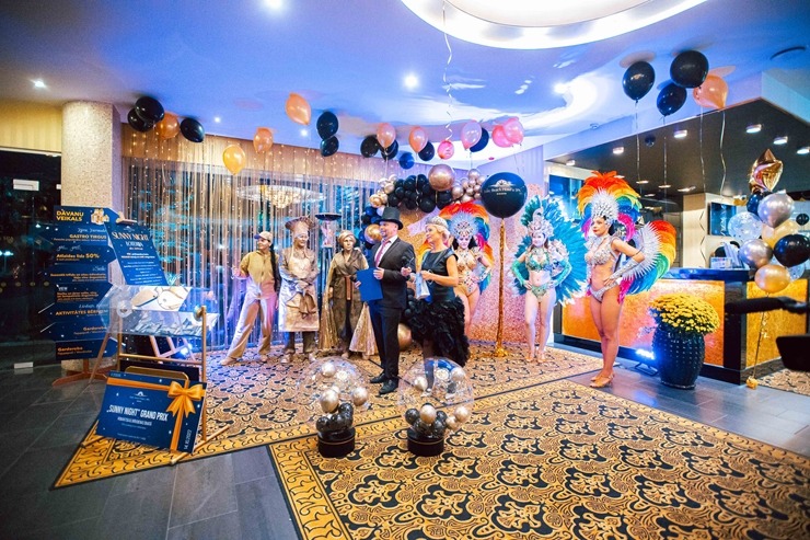 Jūrmalas 5 zvaigžņu viesnīca «Baltic Beach Hotell» rīko tradicionālo pasākumu «Sunny Night 2022». Foto: Artis Veigurs Jūrmalas 5 zvaigžņu viesnīca «Baltic Beach Hotell» rīko tradicionālo pasākumu «Sunny Night 2022». Foto: Artis Veigurs 325973